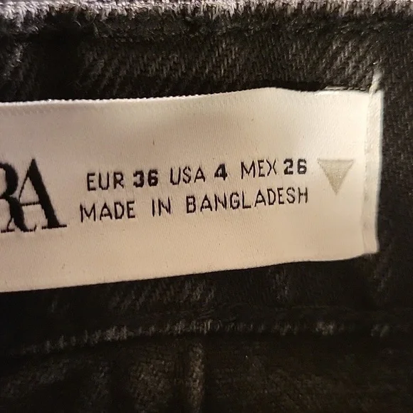 Zara HR Cut Off Jean Shorts - Picture 4 of 7